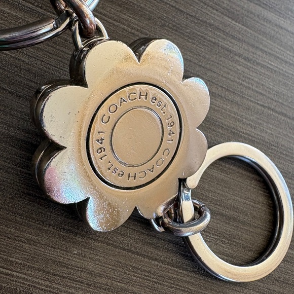 Coach Legacy Daisy Crystal Turnlock Valet Keychain 2007 - Picture 6 of 11